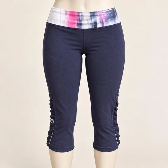 Lululemon Pants - Navy cropped athletic leggings with plaid waistband size 6